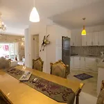 Alaroof Hotel