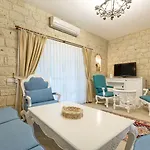 Hotel Alaroof