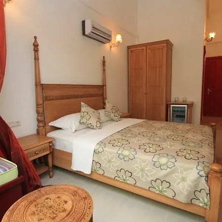 Otel Alaroof