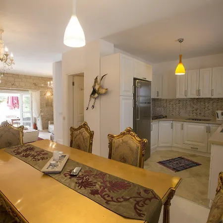 Alaroof Hotel