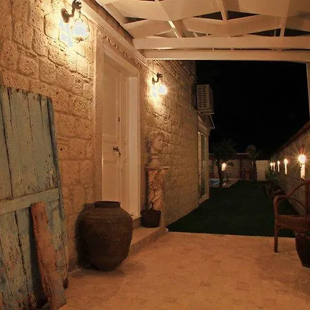 Alaroof Otel