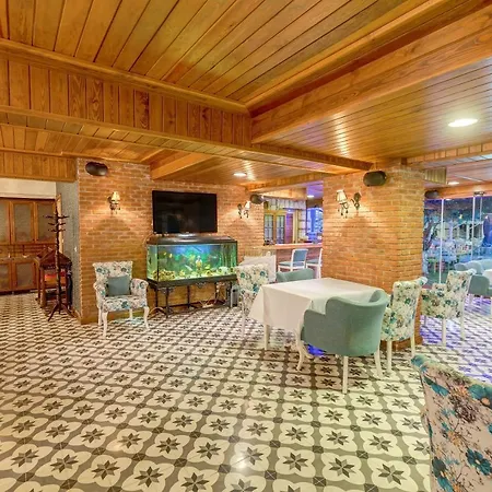 Alaroof Hotel