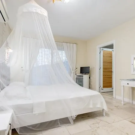 Hotel Alaroof 2*
