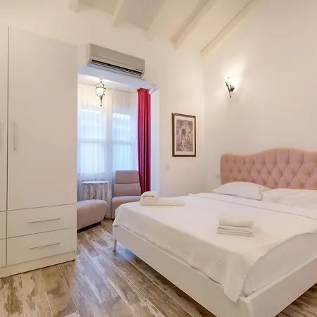 Hotel Alaroof