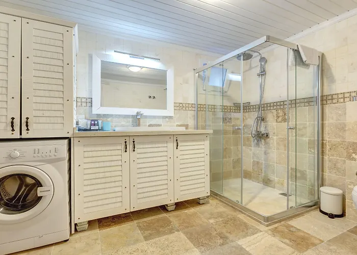 호텔 Alaroof 알라카티