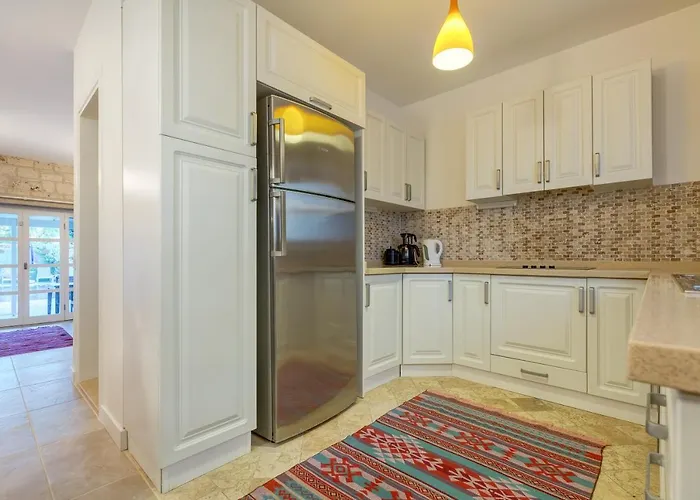 호텔 Alaroof 알라카티