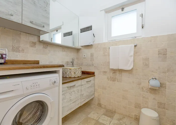 Alaroof Szálloda 2*